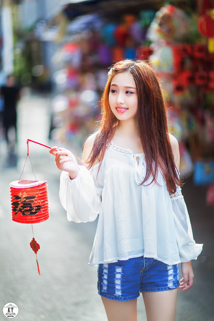 年轻娇小亚洲人日本语夹